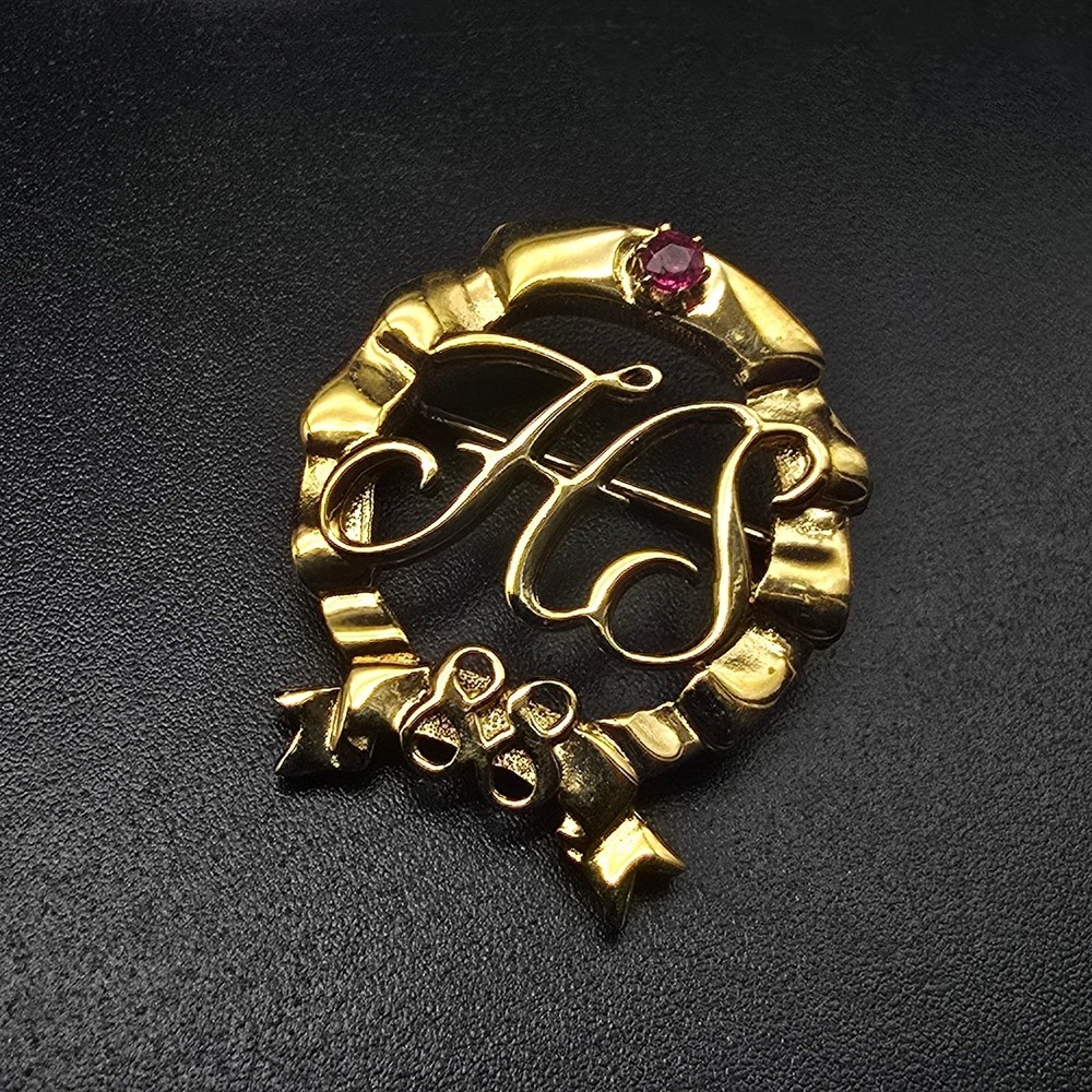 Avon 1988 Honor Society Brooch Gold Tone Red RHinestone Vintage Costume Jewelry